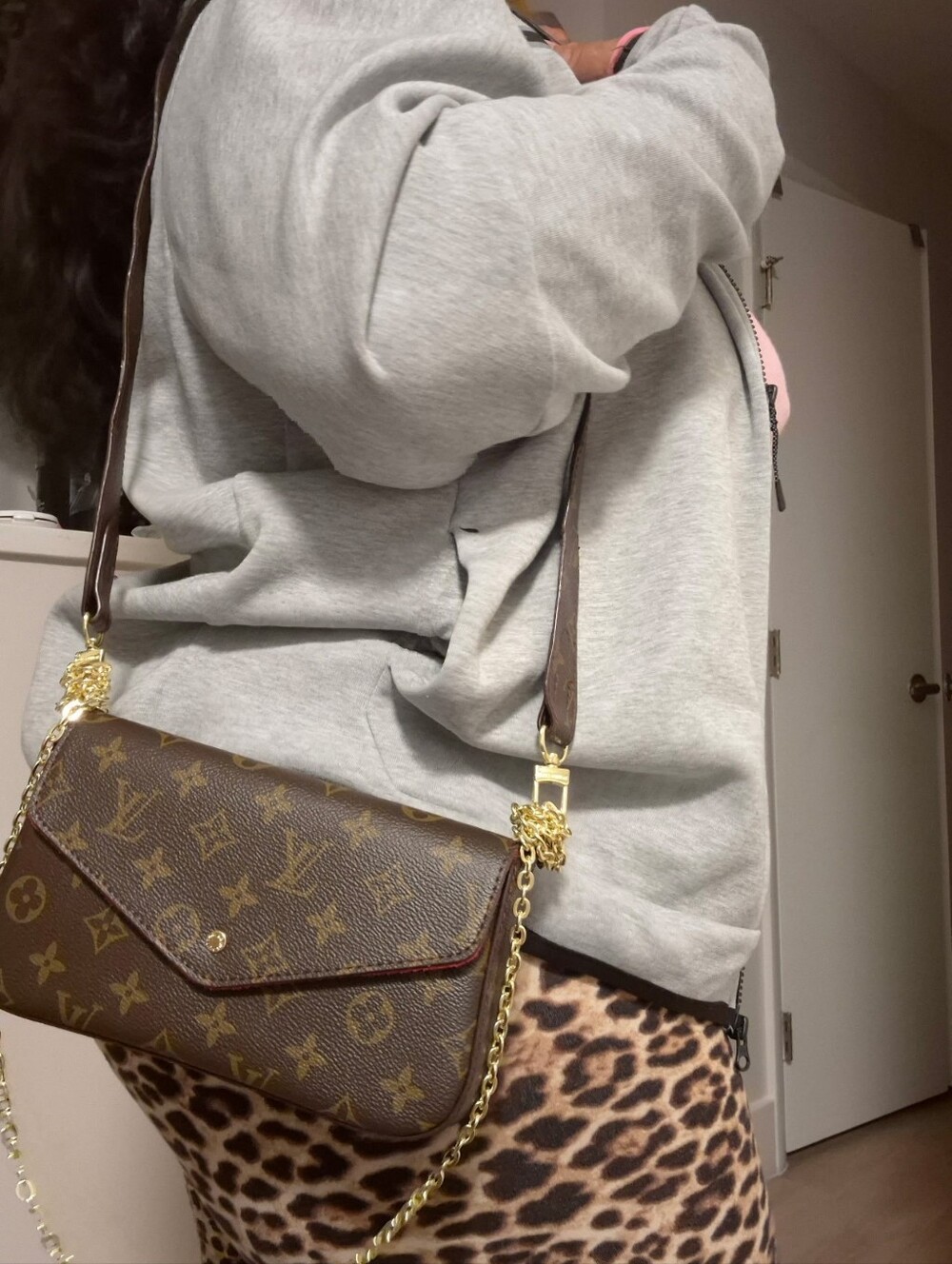Louis Vuitton Brown Monogram Crossbody with Gold Chain and Red Trim - Picture 2 of 7